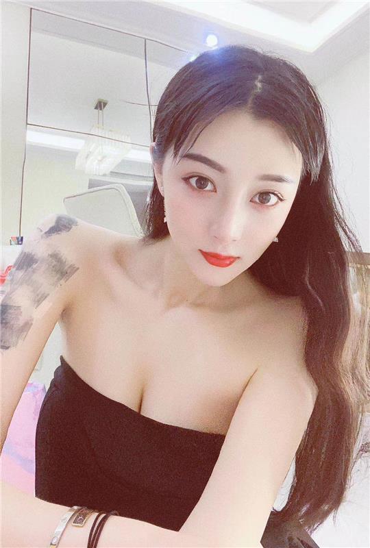 十分巴适的气质风Sao妹，长得就欠搞